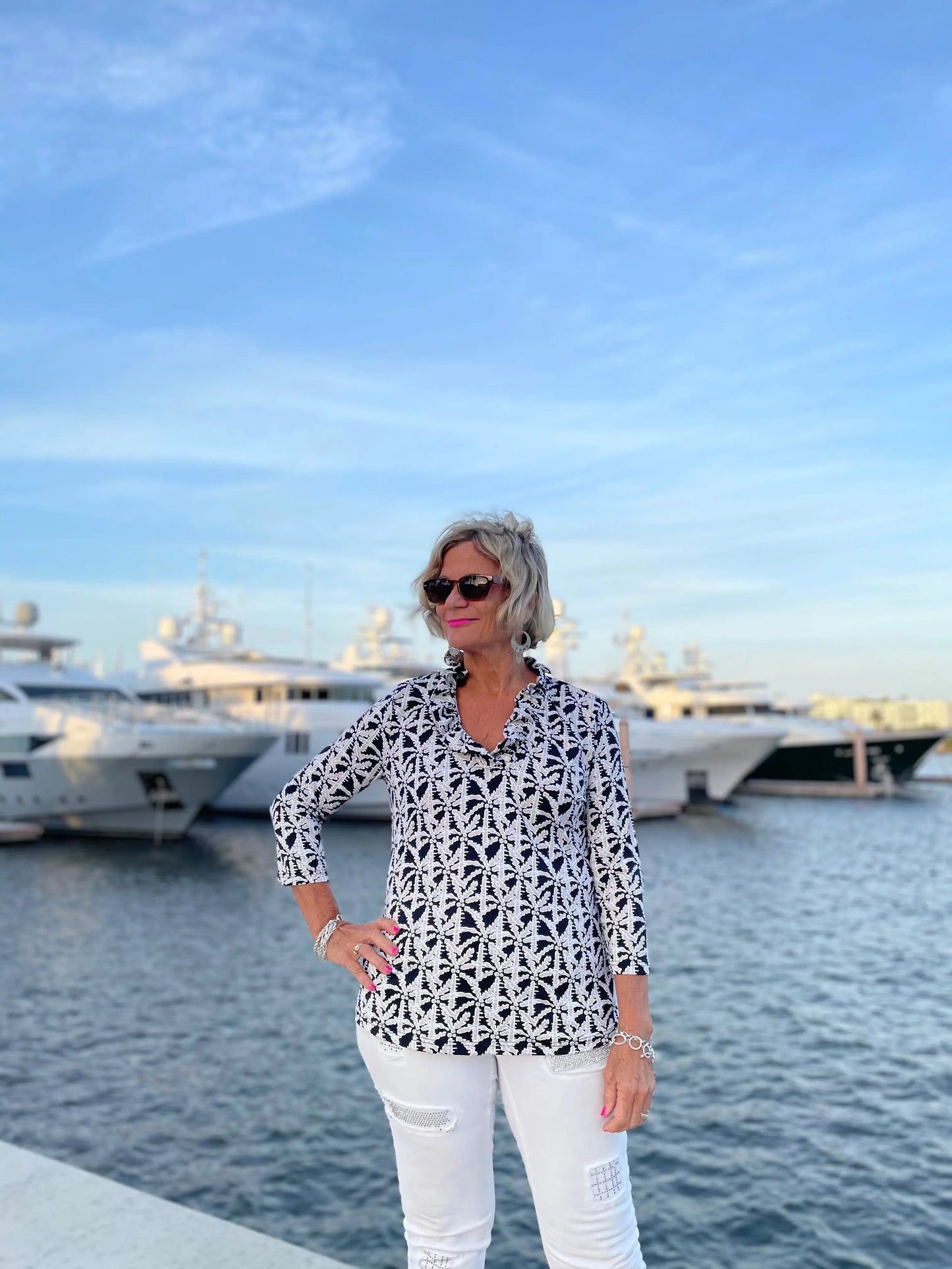 BLACK AND BEIGE 3/25 RUFFLE TOP