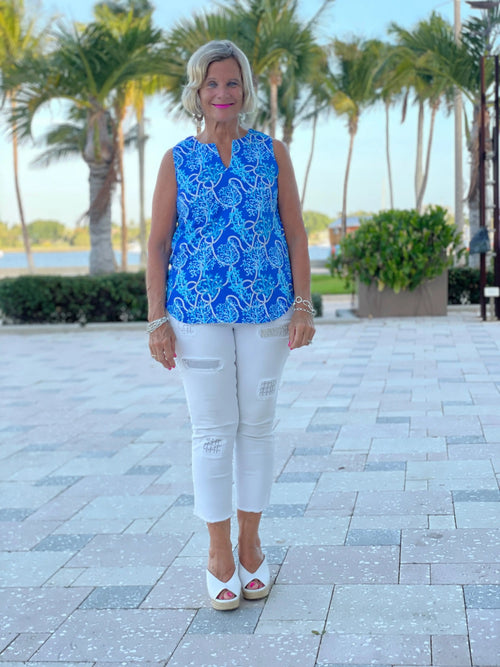 AQUA LANE SLEEVELESS V -NECK