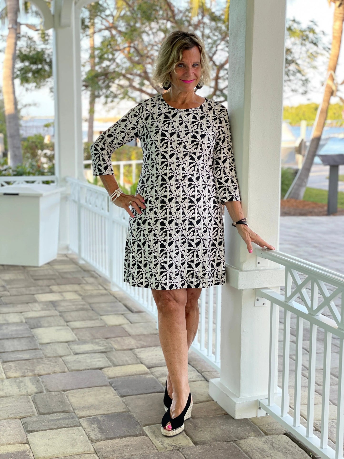 BLACK AND BEIGE SLEEVE DRESS